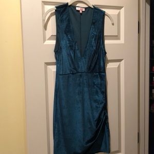 TOBI SIZE LARGE Green velvet dress